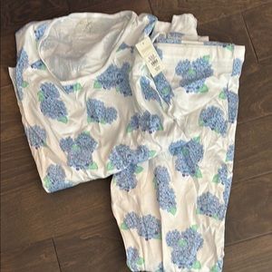 Beaufort Bonnet women’s hydrangea pajamas!